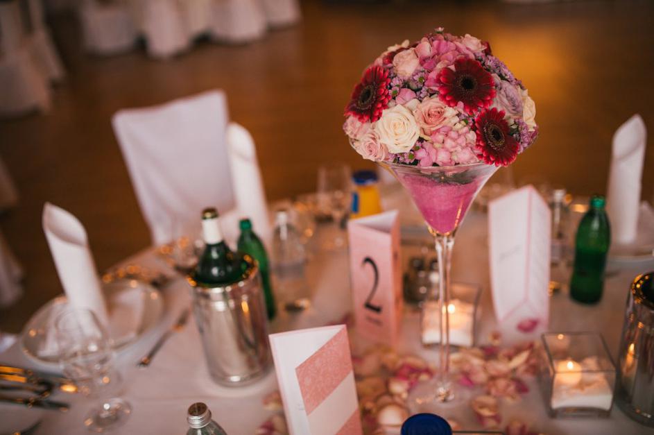 Žurnalova sanjska poroka na Predjamskem gradu