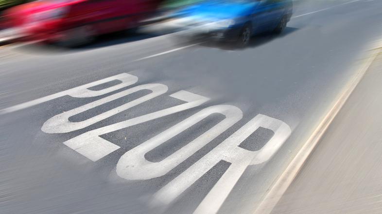 Promet hitrost prehitevanje pozor