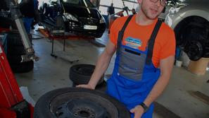 Menjava pnevmatik v Brezovici