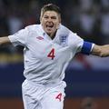 Steven Gerrard bo še naprej nosil dres Anglije. (Foto: Reuters)