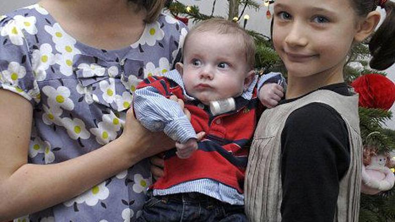 Arthur s sestrama Harriet in Lottie. (Foto: dailymail.co.uk)