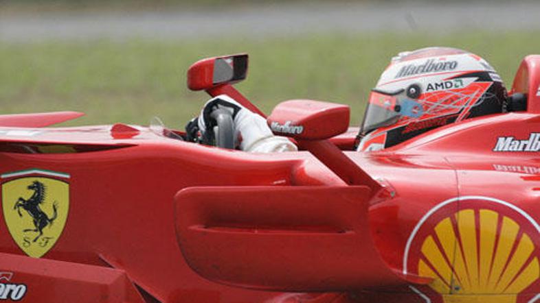 Oba prosta treninga sta pripadla Fincu Räikkönenu.