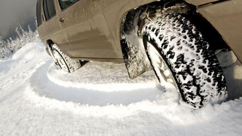 Pomembno je, da imajo pnevmatike najmanj tri milimetre profila