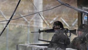 Južnokorejski vojak na straži 