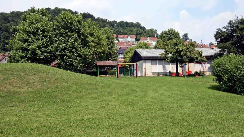 Vrtec Žabica v Mlakah je bil zgrajen v montažni izvedbi pred 30 leti ter standar