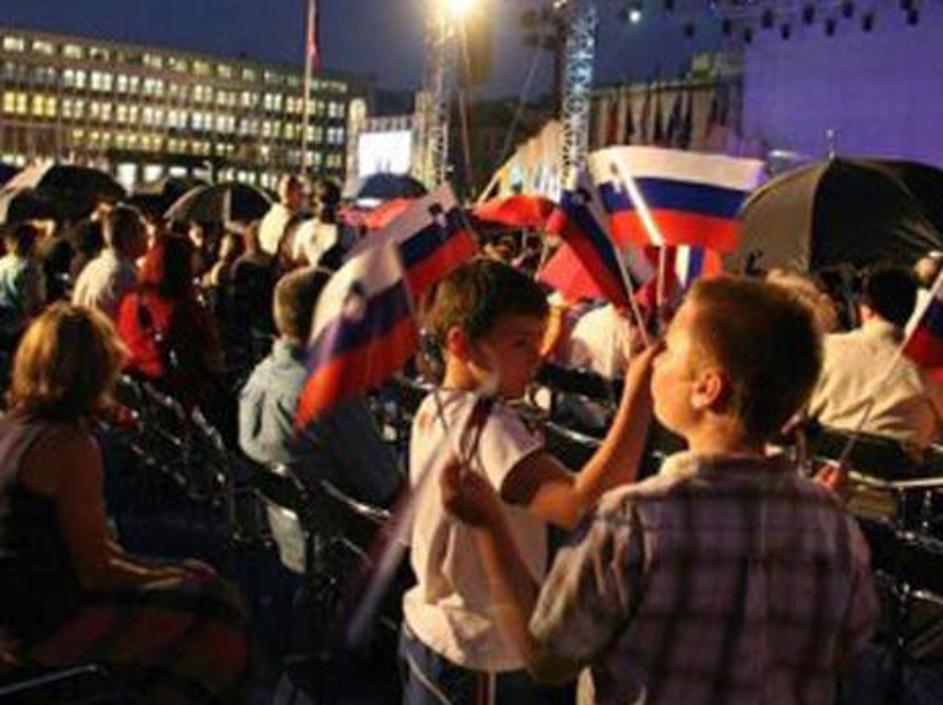 V parlamentu je potekala slavnostna seja v čast dnevu državnosti.