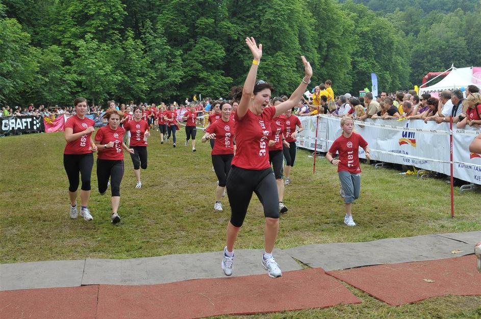 Če želite visokoresolucijsko fotografijo, nam pošljite elektronsko sporočilo na 