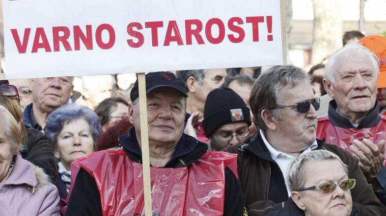 Slovenija 17.11.2012 mnozicne demonstracije proti vladnim ukrepom za resevanje k