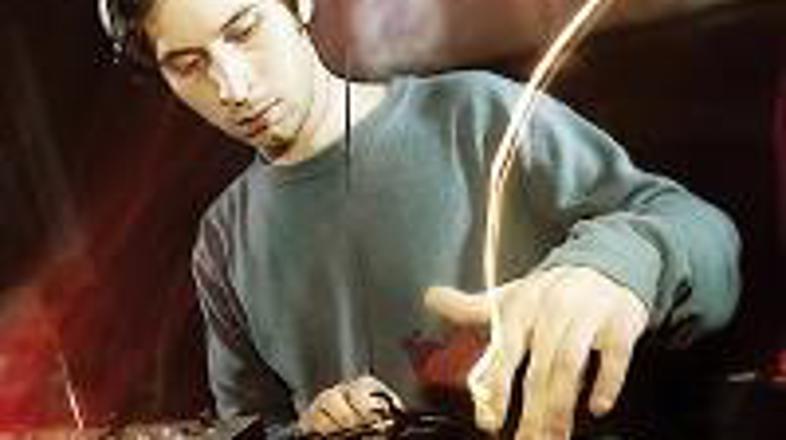 Logistics, sicer Matt Gresham, prestavlja meje nežnejše začinjenega drum'bassa.