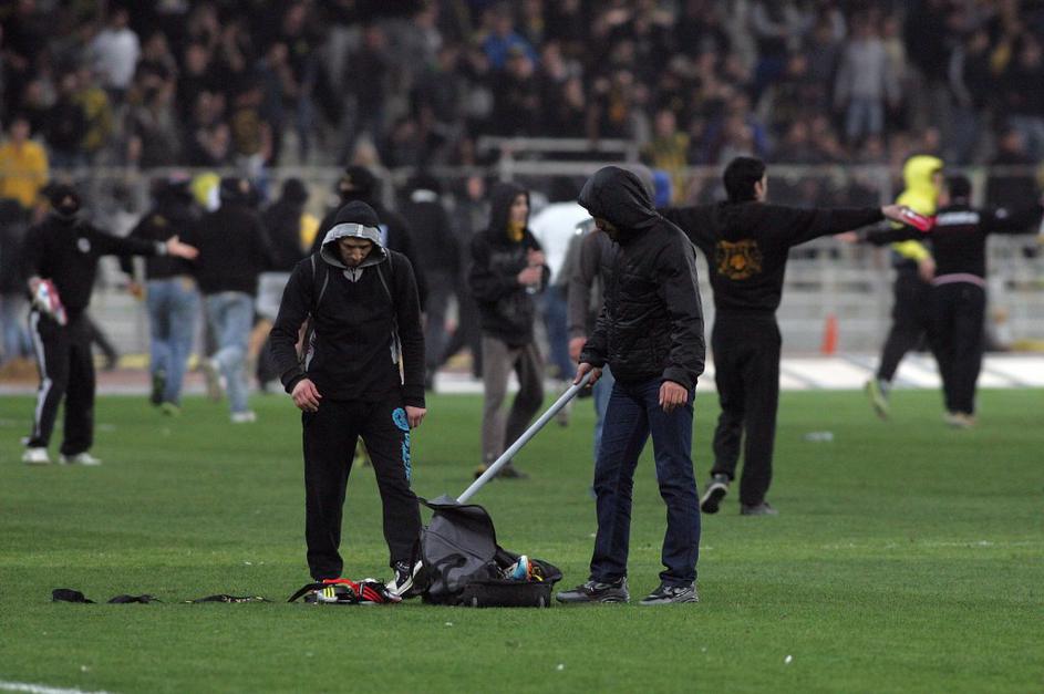 navijači AEK izgredi huligani