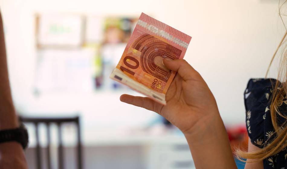 Obljubljajo po 10 evrov za vsakega: Preverite, komu je namenjena nova podpora