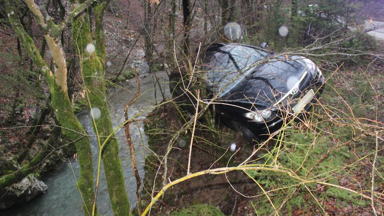 Prometna nezgoda, zdrs s ceste