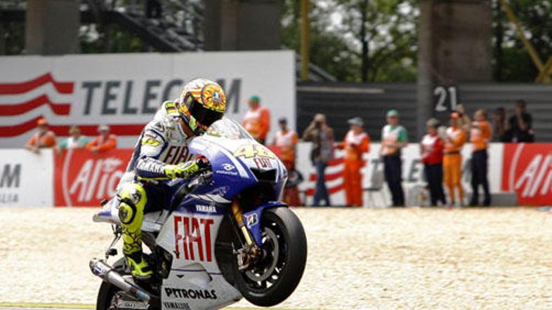 The Doctor je po startu padel na tretje mesto, ko pa je v drugem ponovno prišel 