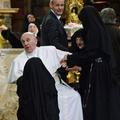 Nune napadle papeža