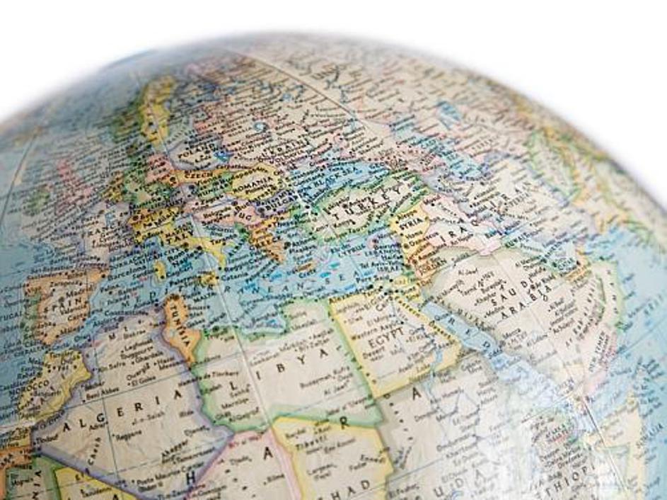 Veliki in majhni na dobrem starem globusu ...