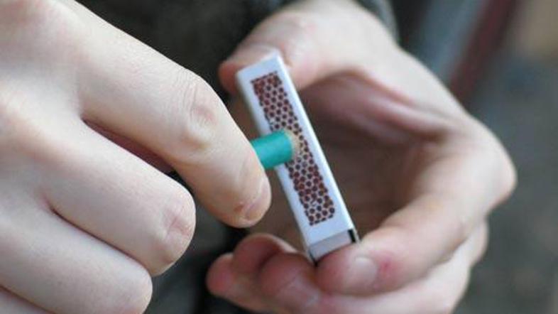 Uporaba pirotehničnih izdelkov lahko privede do resnih poškodb.