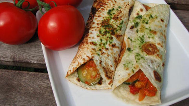 Ob tortiljah ponudite paradižnikovo solato.