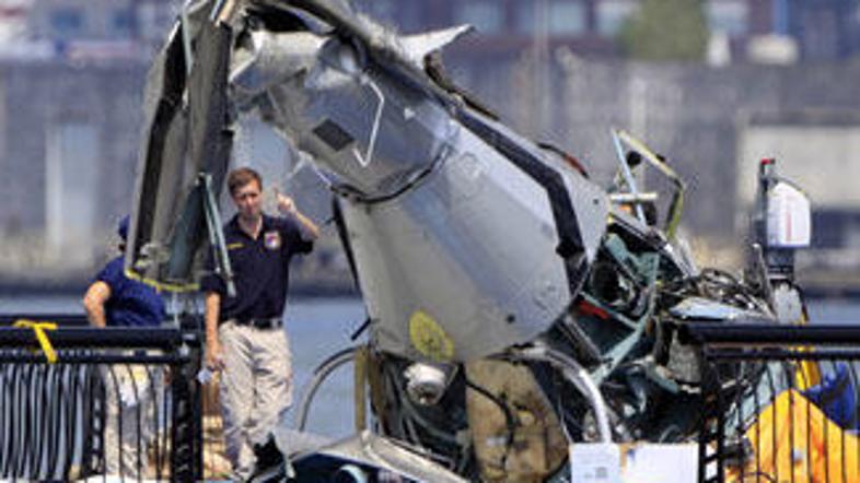 V trku helikopterja in letala je umrlo devet ljudi.