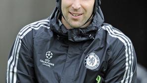 sport 07.04.14. Petr Cech, vratar, Chelsea's Petr Cech arrives for training 05 N