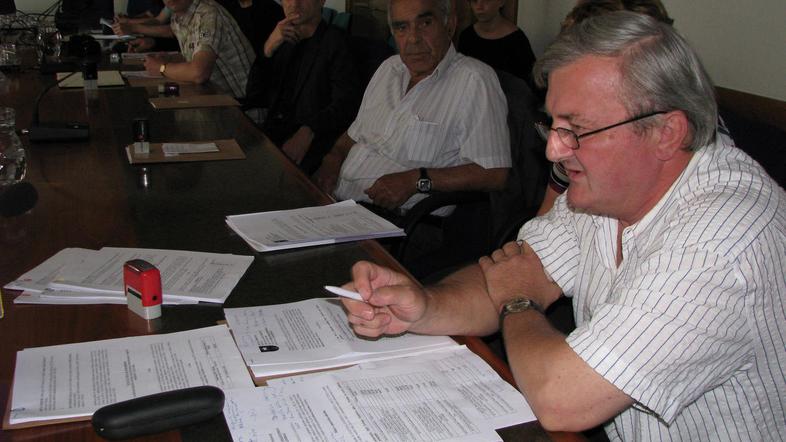 Mitja Prijatelj (v ospredju) pravi, da za okoli 800 ljubiteljskih kulturnikov os