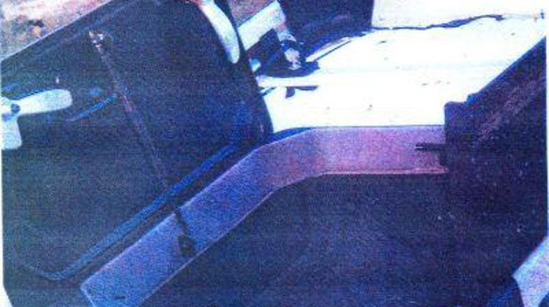 Posebej prilagojeno strešno okno, ki naj bi Butovo varovala pred napadalci, se j