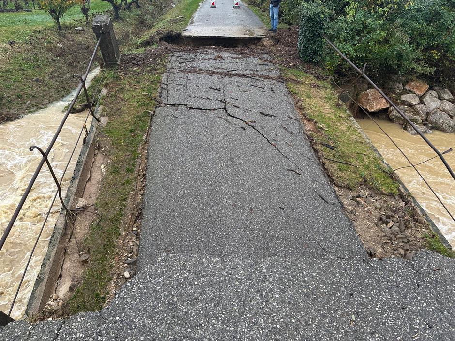 most pod vasjo Snežeče poplave plazovi Brda | Avtor: CZ občine Brda