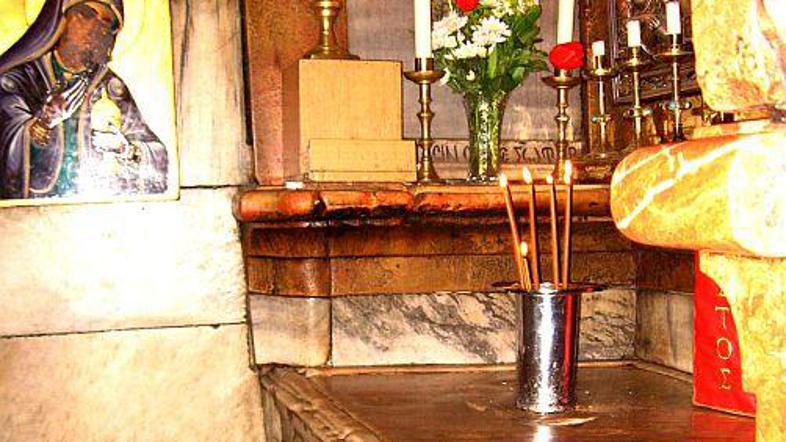 Duhovniki različnih krščanskih ločin so si v Sveti deželi pogosto v laseh.