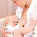 Če je le možno, naj mati otroka doji. (Foto: Shutterstock)