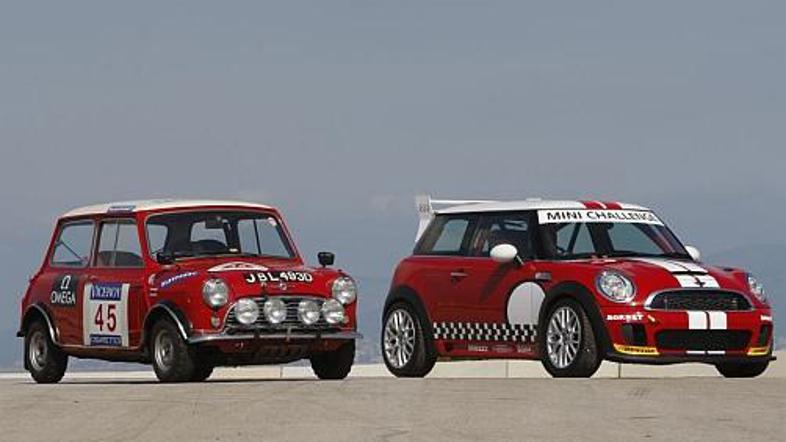 Uspešno prvo izvedenko je leta 2001 nadomestil "novi mini". Njegovi prodajni rez