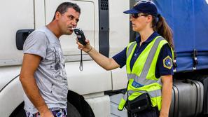 nadzor policistov in carinikov alkohol alkoskop