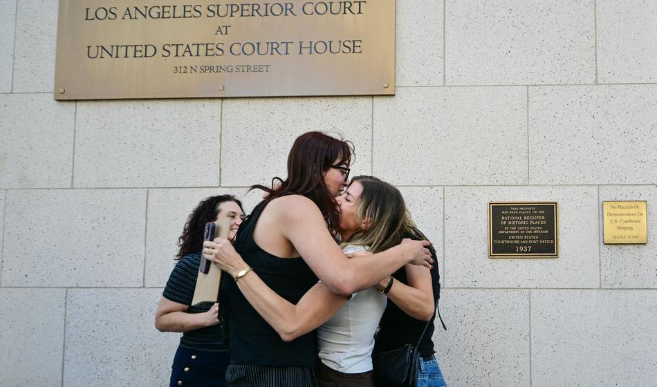 Zgodovinska sodba: Meta kriva za povzročanje odvisnosti, odškodnina ogromna