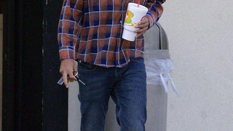 Shia pogosto pije in vozi.