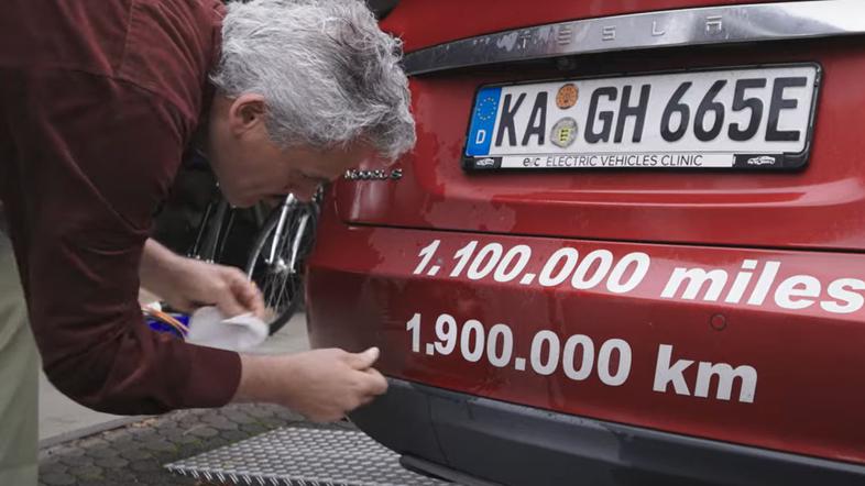 Nemec s teslo model S prevozil že 1,9 milijona kilometrov.
