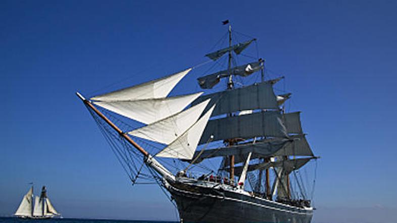 Obala Somalije je ena od najnevarnejših obal na svetu, saj tamkajšnji pirati red