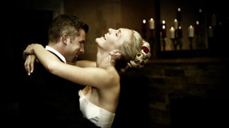 Pri iskanju ljubezni mnogi zapravijo veliko denarja.