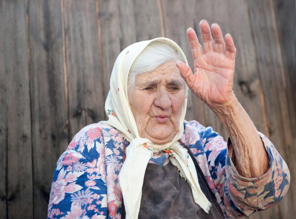 stara gospa upokojenci upokojenka revščina ostareli ostarela