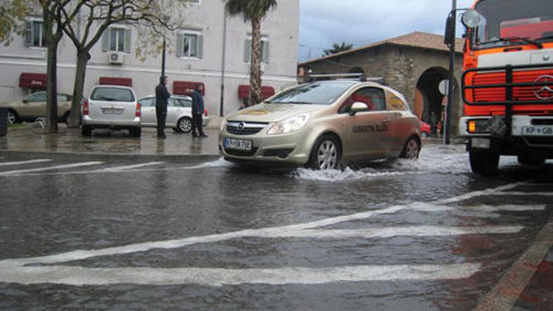 Morje lahko poplavi obalo.  (Foto: Žurnal24)