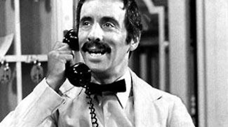 Andrew Sachs ni maščevalen, zato proti radijcema ne bo ukrepal.