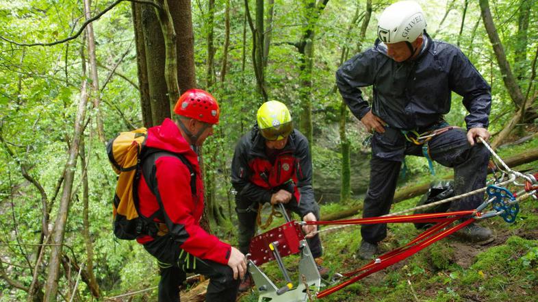 Reševanje soteskarjev iz potoka Kozjak 