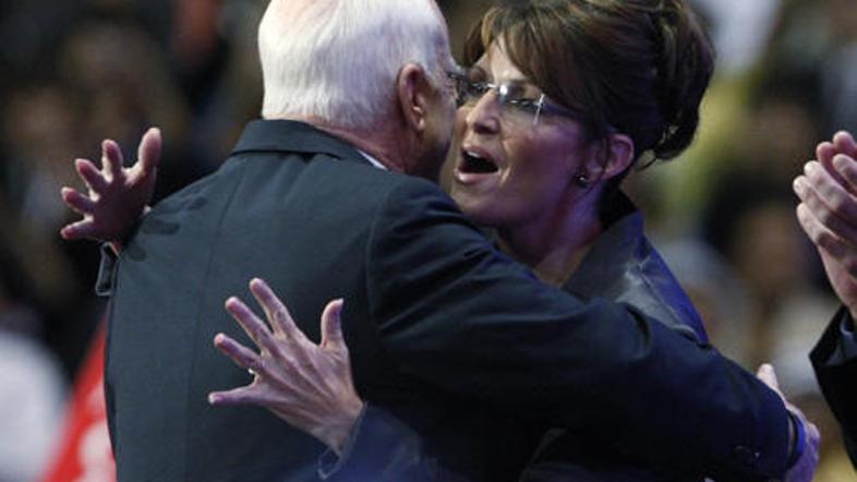 Palinova je po splošnem mnenju med komentatorji in novinarji s svojim govorom pr