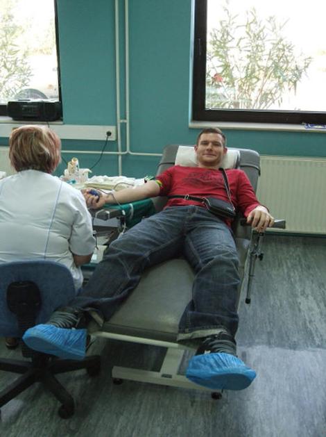 Kri da lahko vsak zdrav odrasel človek od 18 do 65 leta, ki ima vsaj 50 kilogram