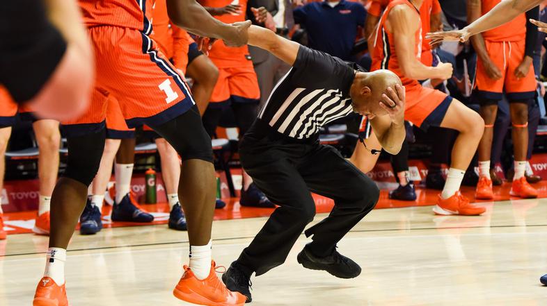 Kofi Cockburn in sodnik Lewis Garrison