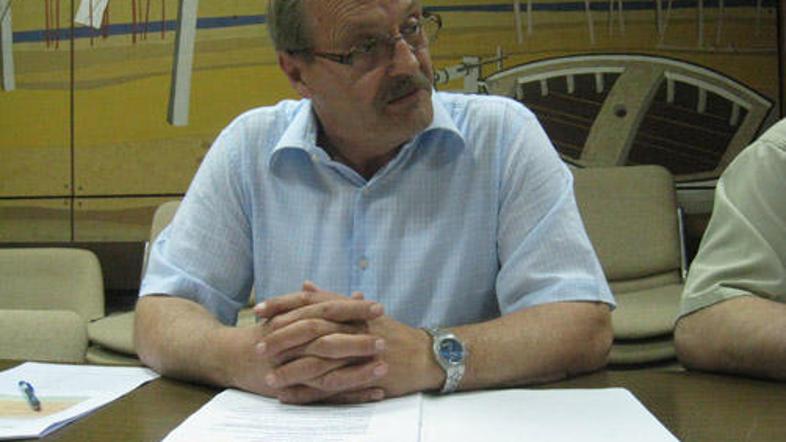 Ocvirk poudarja, da se v zadnjem času preveč vlaga v projekte in premalo v ljudi