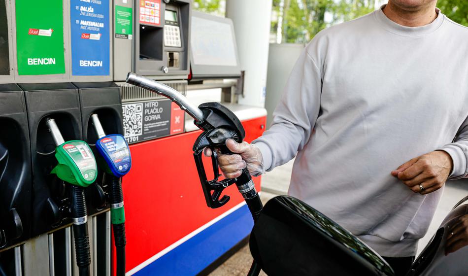 Preobrat: Na avtocestah spet višje cene bencina in dizla
