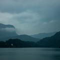 Novice: Po neurju iz jezera rešili onemoglega plavalca - Slabo vreme Bled