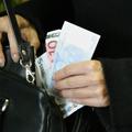 Policisti svetujejo: doma ne hraniti večjih vsot gotovine, v vozilih pa ne pušča