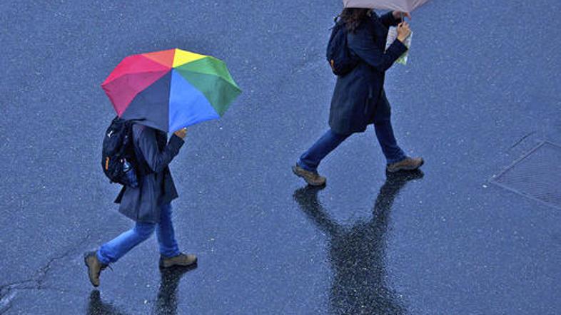 de%C5%BE de%C5%BEnik padavine plohe nevihte 