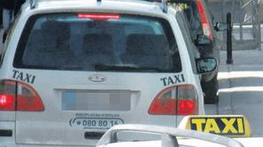 Taksisti so zaradi uvedbe brezplačnega avtobusa vse bolj slabe volje, saj na dan