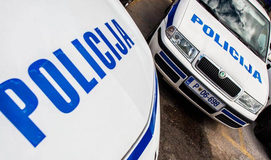 Drama v Škofji Loki: 22-letnik napadel policiste, to je sledilo