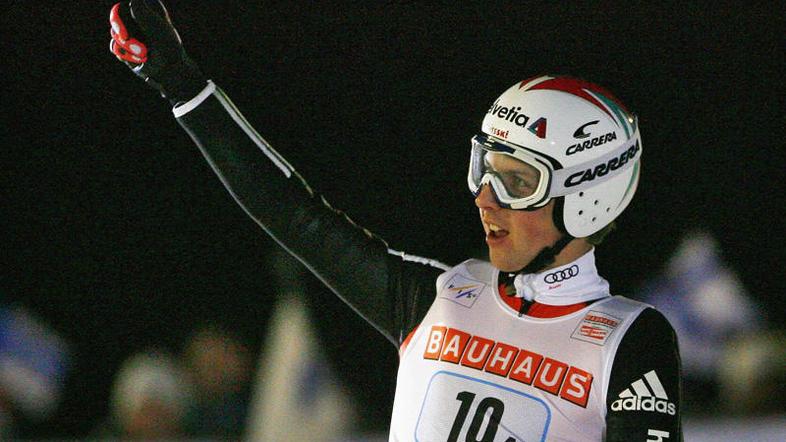 Simon Ammann je zmagovalec tekme v Lillehammerju. (Foto: Reuters)
